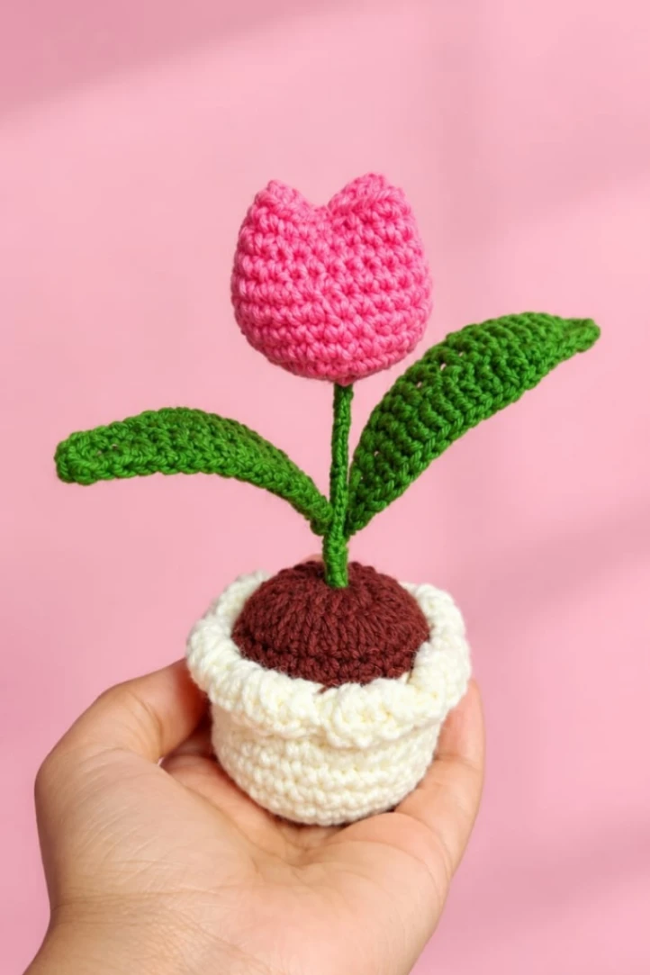 Crochet Tulip Pot (pink)