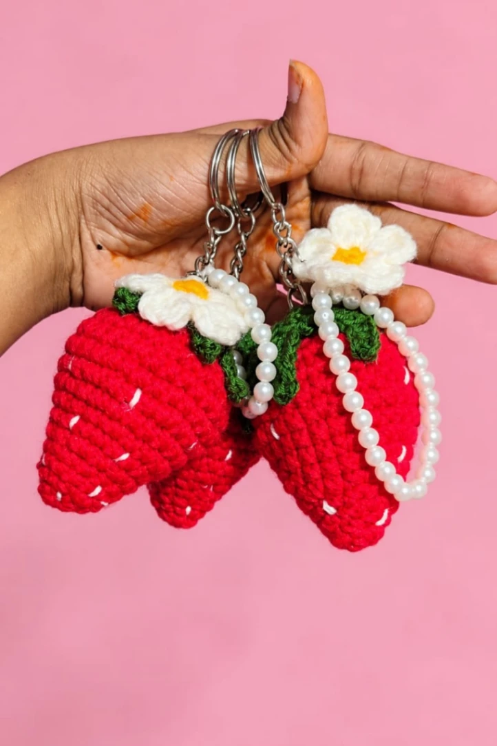 Crochet Strawberry Keychain (qty: 1)